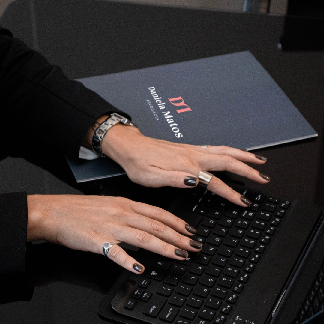 Contratos clínicas estéticas SC, advocacia preventiva medicina, jurídico para médicos Florianópolis.